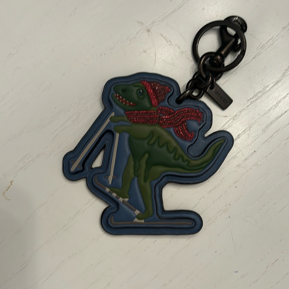 Coach t-Rex tag